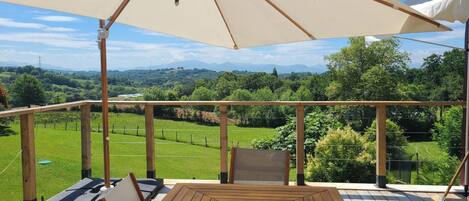 تناول الطعام بالخارج