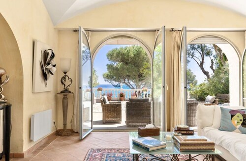 Luxury villa in Cannes with exterior