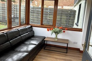 Fireplace - Hot tub - Garden - Bbq - Parking - Pets - Sleeps 6 (Strathpeffer)