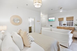 Escritorio, wifi gratis y ropa de cama 