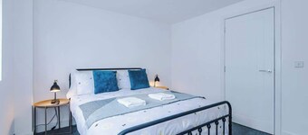 Modern Charming 3BR | Shrewsbury Town | W/ Parking