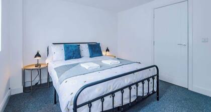 Modern Charming 3BR | Shrewsbury Town | W/ Parking