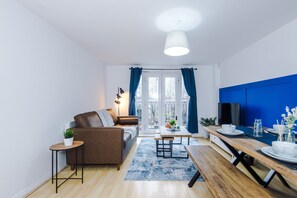 TV - NEW! Modern 2BR City Apartment by Parydise (Greater Manchester)