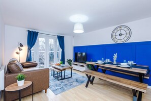 TV - NEW! Modern 2BR City Apartment by Parydise (Greater Manchester)