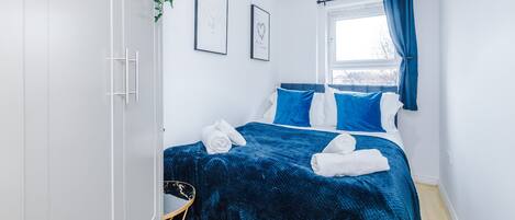 2 slaapkamers, een strijkplank/strijkijzer, gratis wifi, beddengoed