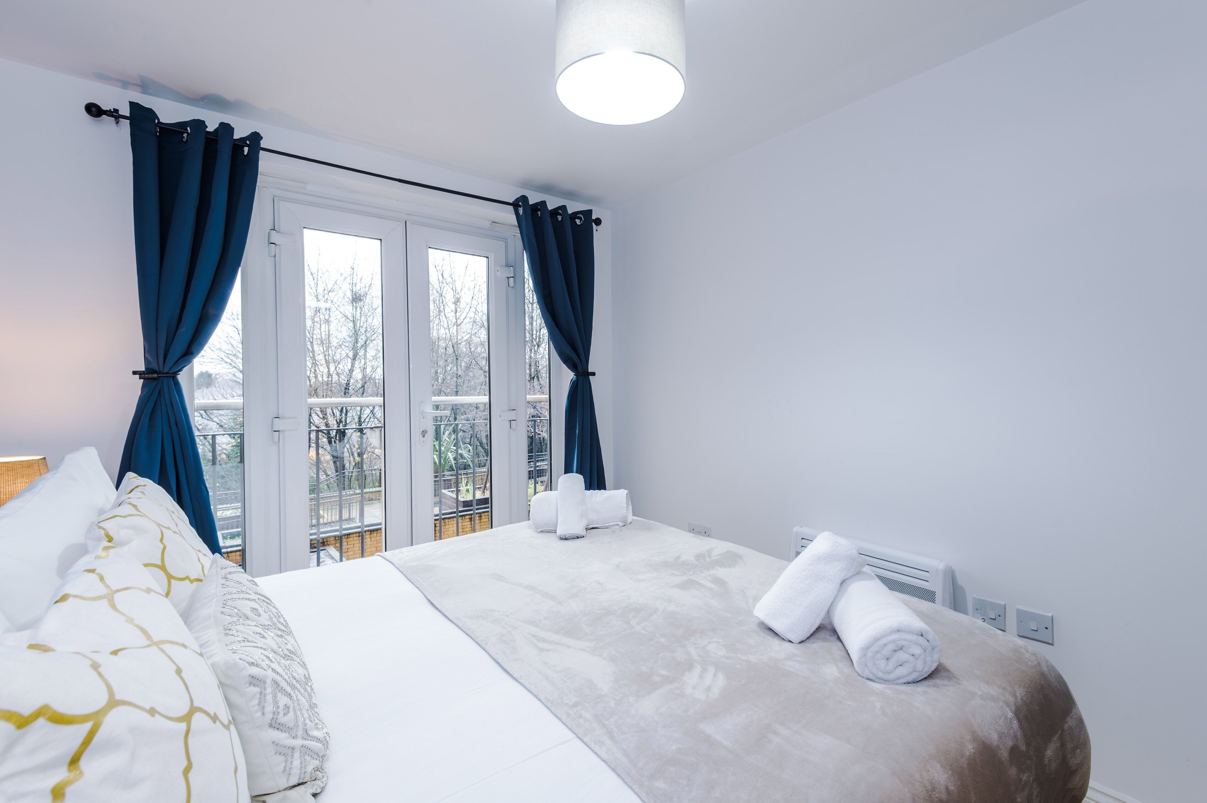 2 habitaciones, tabla de planchar con plancha, internet y ropa de cama 