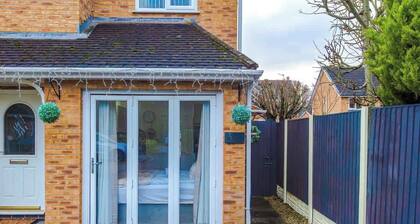 NEW! Preston Prime Studio Bliss – Central & Cosy