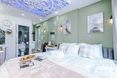 NEW! Preston Prime Studio Bliss – Central & Cosy