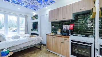 Geladeira, micro-ondas, fogão, cooktop