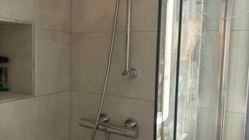 Apartment, 1 Bedroom, Balcony | Bathroom