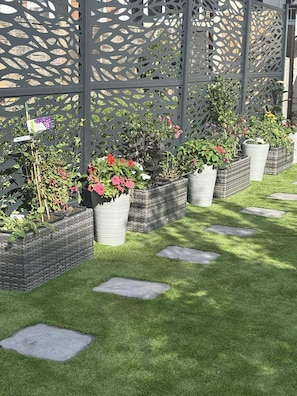 Apartment, 1 Bedroom, Balcony | Garden - Wonky 2 A Cosy Hideaway in the Heart of Cheshire (Macclesfield)