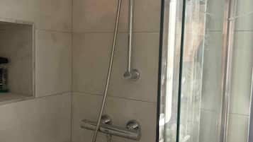 Apartment, 1 Bedroom, Balcony | Bathroom