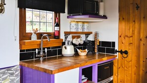 Coffee/tea maker, fridge, electric kettle, toaster