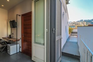 Superior Üç Kişilik Oda, Veranda, Tepe Manzaralı | İç mekân