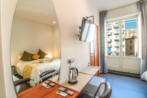 Superior Triple Room, Patio, Hill View | Free WiFi - Terrazze del Lungomare (Naples)