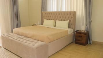 Habitación de lujo doble, 1 cama de matrimonio grande, balcón, vistas al lago | Escritorio, espacio para trabajar con un portátil, wifi gratis