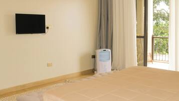Individually furnished, desk, laptop workspace, free WiFi