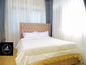 Deluxe Double Room, Balcony, Lake View | Individually furnished, desk, laptop workspace, free WiFi - Residence Six Sigma (Entebbe)
