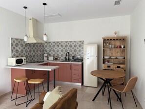 Fridge, microwave, stovetop, dishwasher - Romantic refuge a few meters from the lagoon, in Lagunas de Ruidera. (Ossa de Montiel)