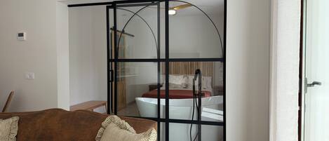 1 غرفة نوم ومكواة/لوح كي وسرير سفر وواي فاي مجانًا