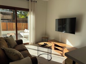 Smart TV - Romantic refuge a few meters from the lagoon, in Lagunas de Ruidera. (Ossa de Montiel)