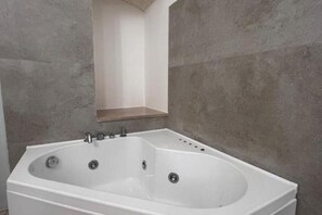 Shower - Luxury Way Blue Essence - Suite with Jacuzzi in the Heart of Molfetta (Molfetta)