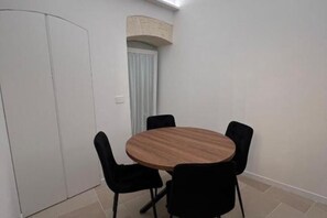 Dining - Luxury Way Blue Essence - Suite with Jacuzzi in the Heart of Molfetta (Molfetta)