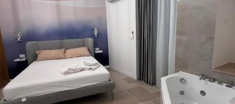 Luxury Way Blue Essence - Suite with Jacuzzi in the Heart of Molfetta