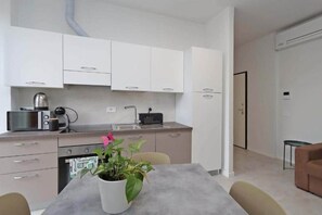 Fridge, stovetop - Belfiore Apartment in Florence (Florence)