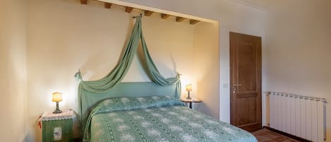 WiFi, bed sheets
