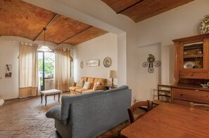 Ping pong - Limonaia – Elegant Tuscan Apartment with Spacious Rooms, Pool, and Relaxation (Montespertoli)
