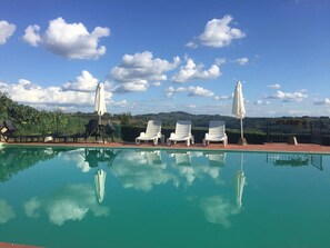 Pool - Limonaia – Elegant Tuscan Apartment with Spacious Rooms, Pool, and Relaxation (Montespertoli)