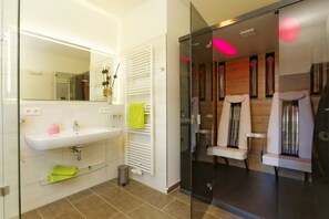 Spa - Large apartment in Karlshagen on Usedom with sauna, close to the beach (Karlshagen)