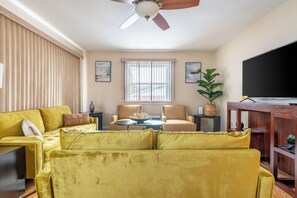 House, Garden View | Living area - 5 Woods Dr (Mechanicsburg)