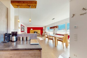 Interior - Sunny "Maximilian" vacation apartment in Garmisch with panoramic view and south-facing balcony (Garmisch-Partenkirchen)