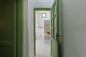 Interior - Zatrikion - Villas - Sleeps 2 - Thira Retreat (Pyrgos)