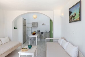 Living area - Zatrikion - Villas - Sleeps 2 - Thira Retreat (Pyrgos)