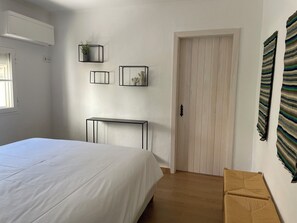 Casa, 1 cama de matrimonio, patio | Tabla de planchar con plancha y wifi gratis