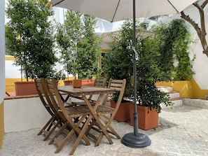 Casa, 1 cama de matrimonio, patio | Restaurante al aire libre