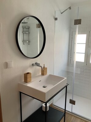 Casa, 1 cama de matrimonio, patio | Baño