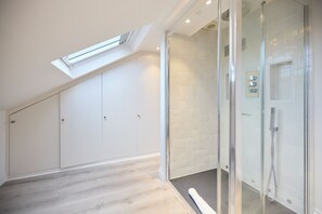 House | Bathroom - The Deptford Garden House (London)
