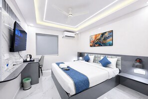 Family Double Room, 1 King Bed | Premium bedding, minibar, in-room safe, desk