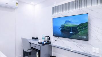 Family Double Room, 1 King Bed | Television