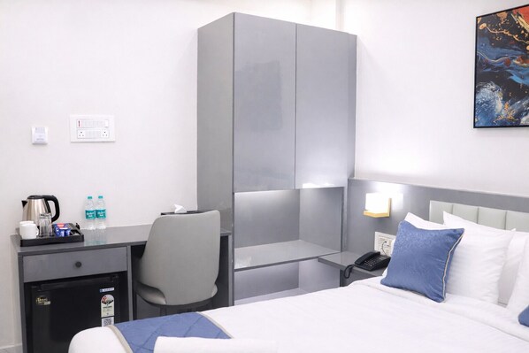 Deluxe Double Room, 1 Queen Bed | Premium bedding, minibar, in-room safe, desk - Axon Corporate Stays Whitefield Bengalu (Bengaluru)