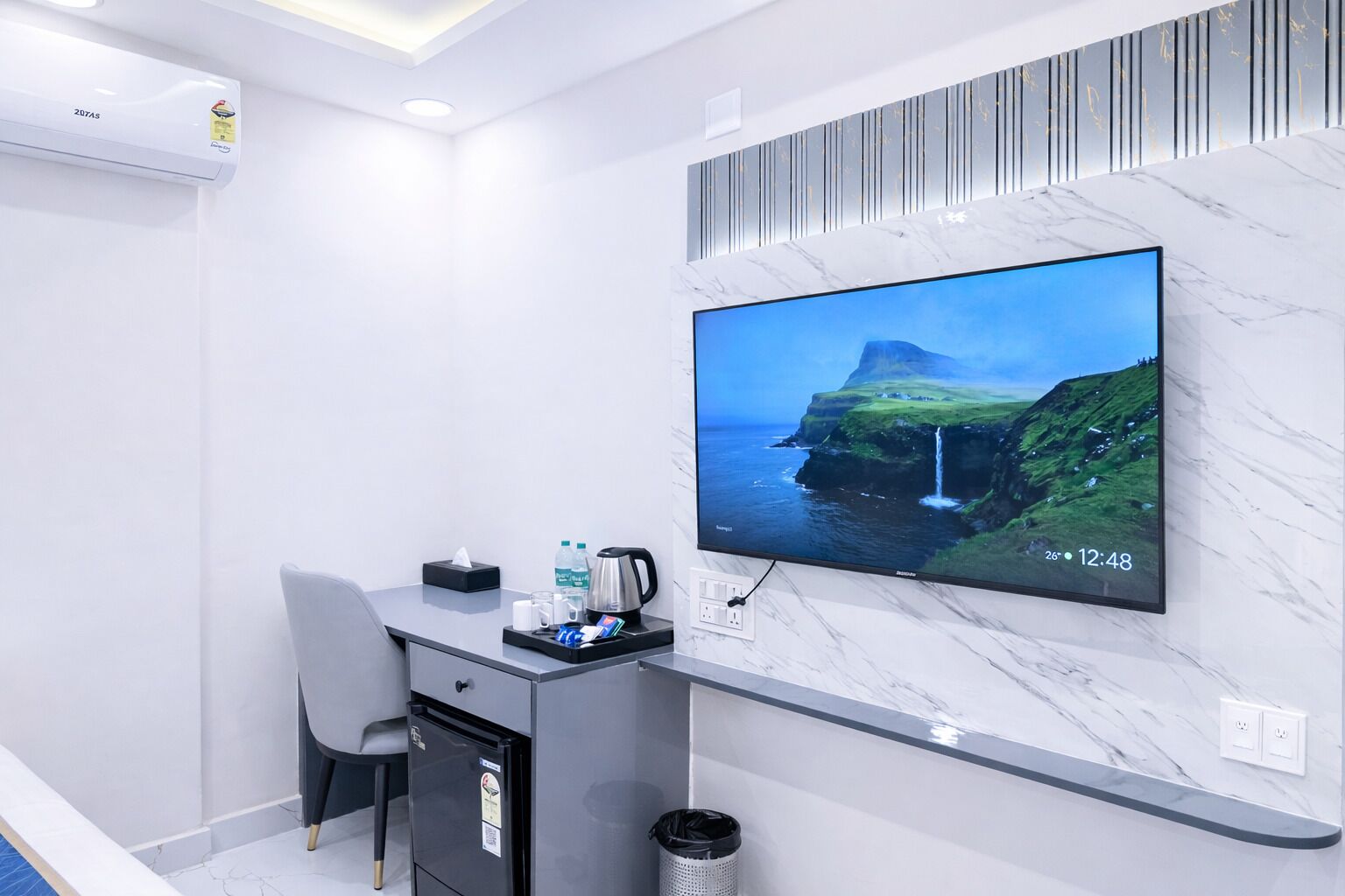 Family Double Room, 1 King Bed | Television