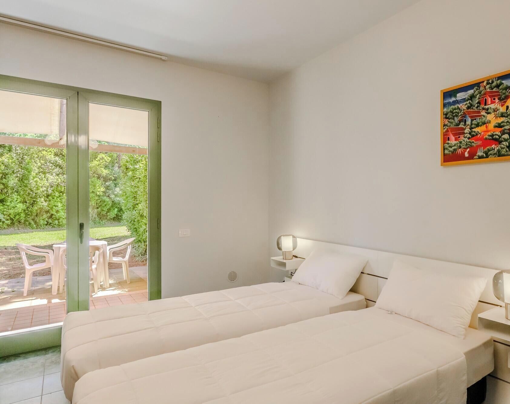 Comfort Apartment, Balcony | Cribs/infant beds, free WiFi, bed sheets