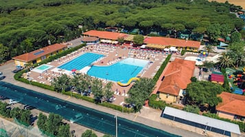 Piscine extérieure (ouverte en saison)