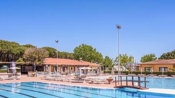 Seasonal outdoor pool