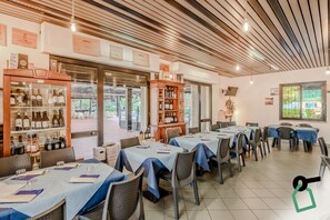 Free daily buffet breakfast  - Hotiday Marina di Cecina (Cecina)