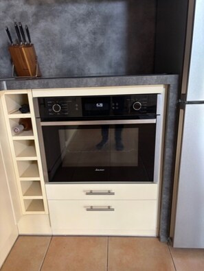 Villa | Interior detail - Villa With Heated Pool and Private Garden (Homps)